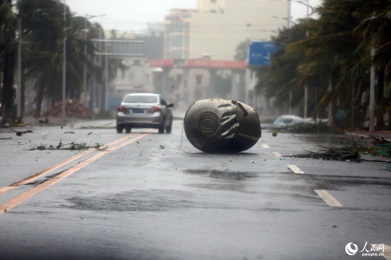 超強(qiáng)臺(tái)風(fēng)來(lái)襲，風(fēng)雨路上的挑戰(zhàn)